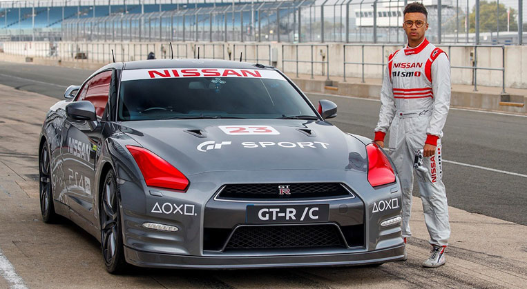 Oyun konsolu ile kumanda edilen NISSAN GT-R, 211km/s hıza ulaştı